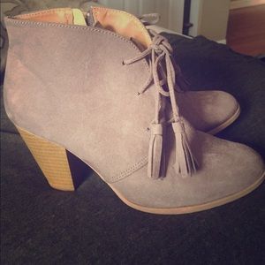Beautiful ankle boots!!